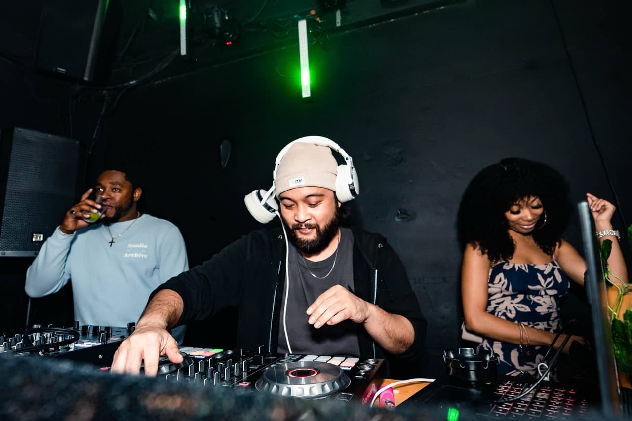 DJ Performance